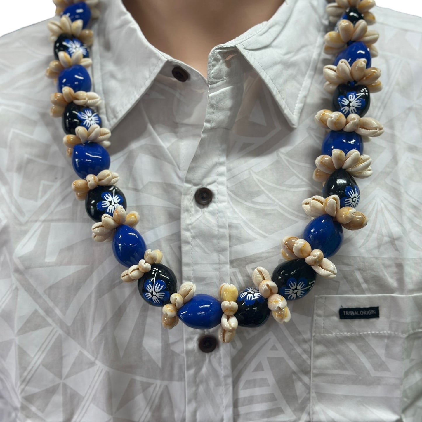 Kukui Nut with Cowrie Rosettes Shell Lei/Ula